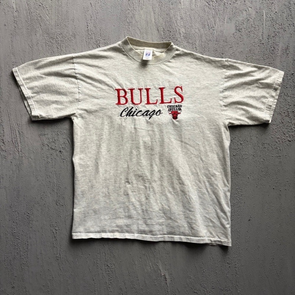 Vintage Chicago Bulls Shirt Large Grey 1990s Embroidered NBA Basketball